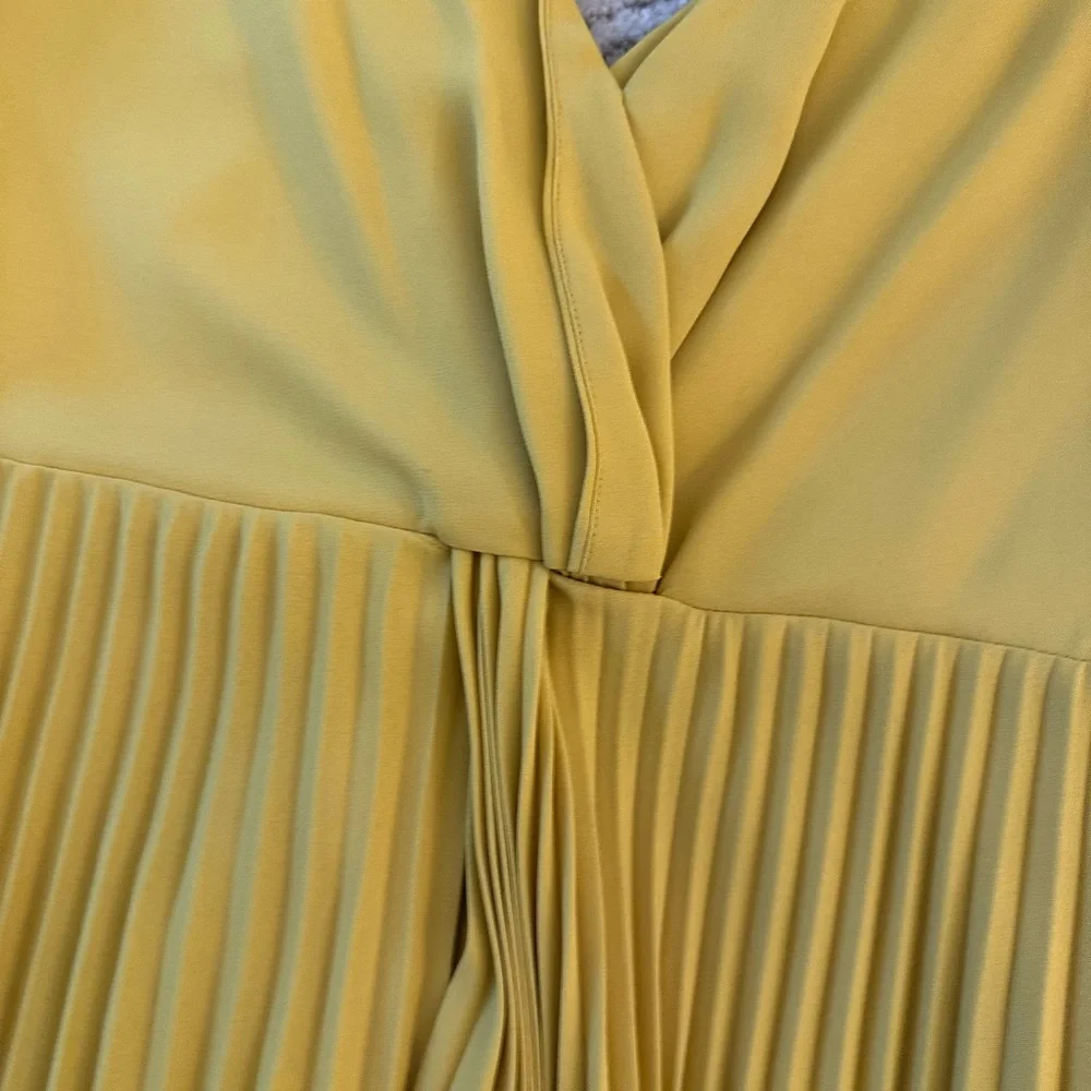 Vince pleated midi dress - Picture 6 of 8